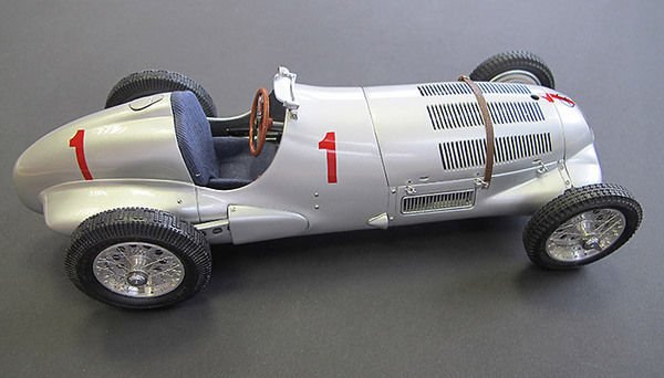CMC 1/18 1937 Mercedes Benz W125