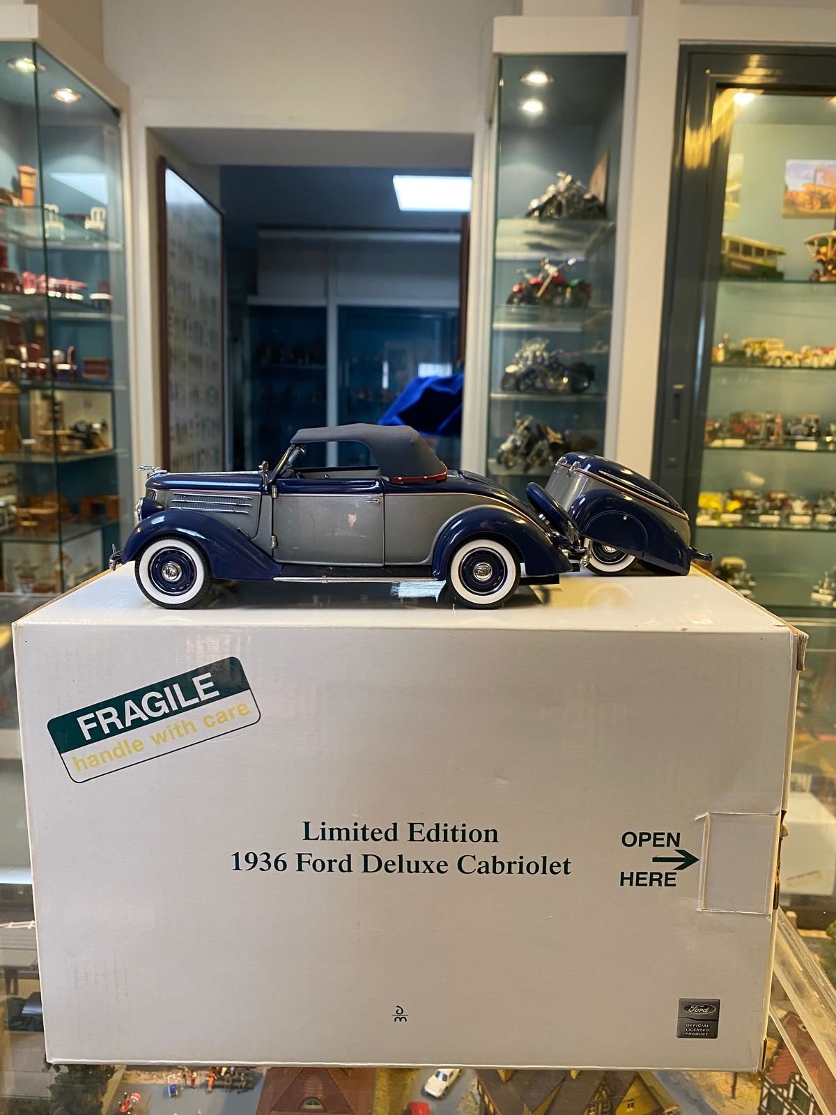 Danbury Mint 1/24 Scale 1936 Ford Deluxe Cabriolet