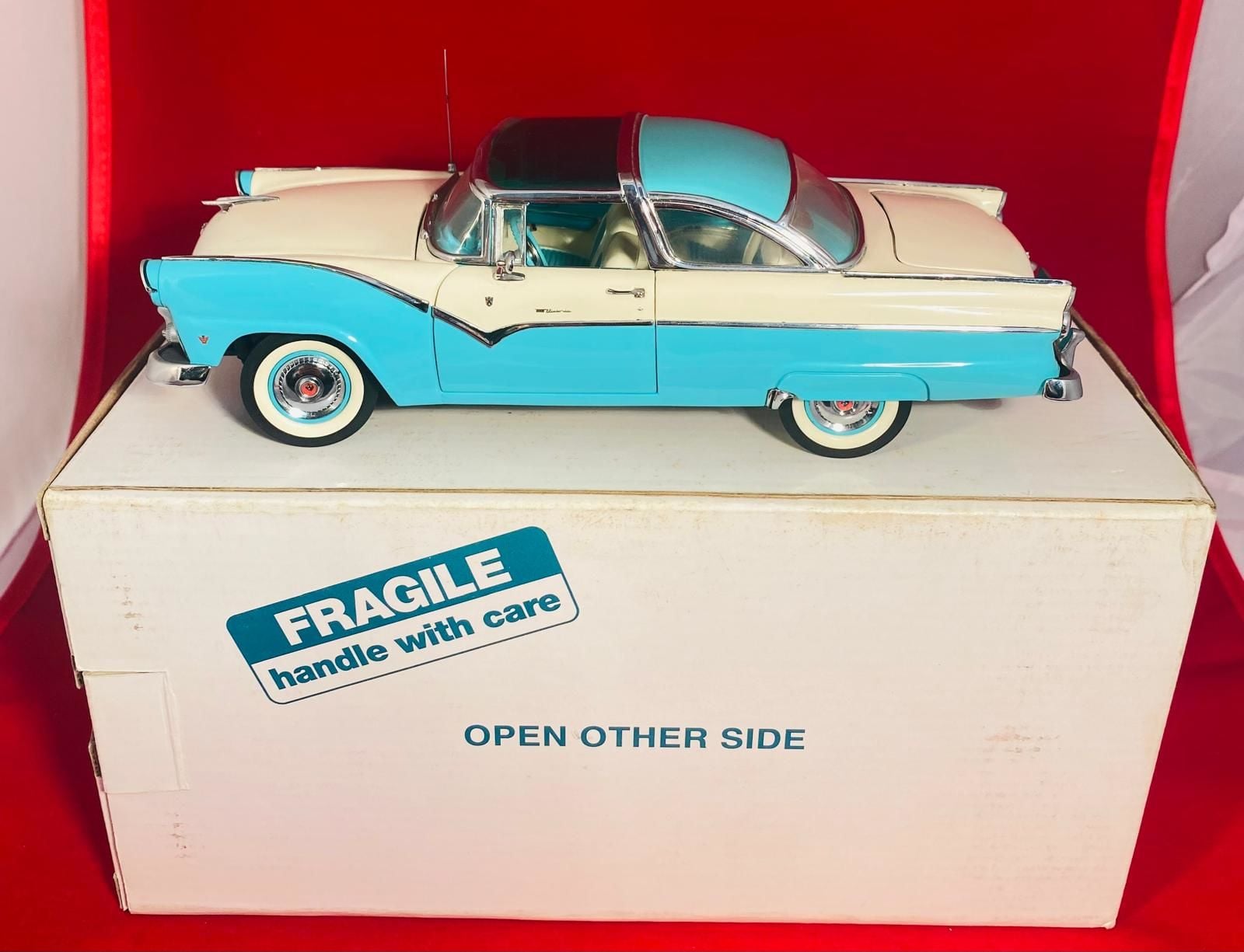 Danbury Mint 1/24 1955 Ford Crown Victoria Custom Classics