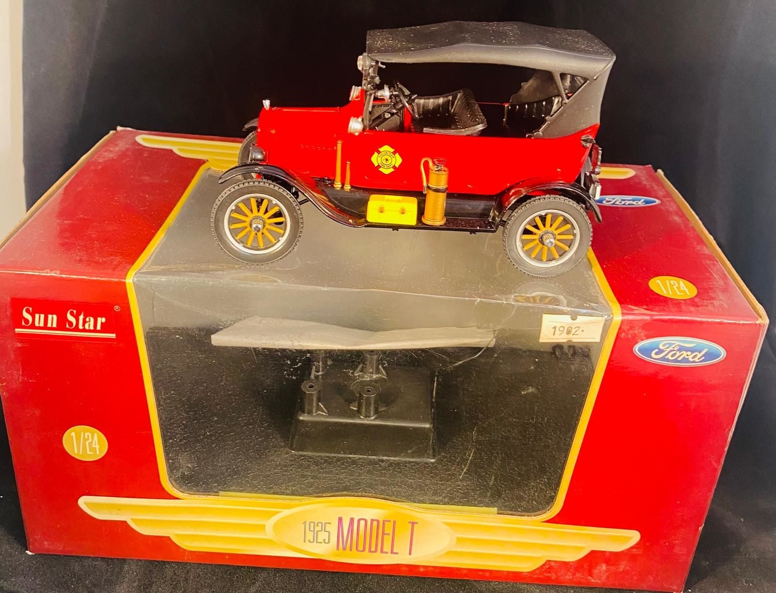 Sun Star 1/24 1925 Ford Model T