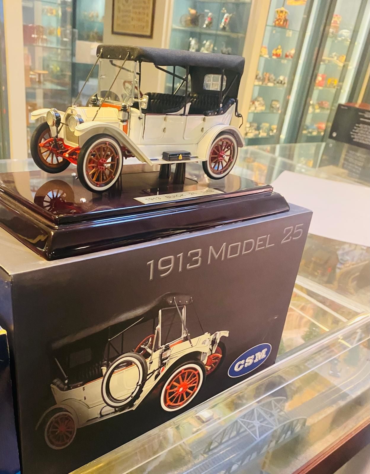 CSM 1/18 1913 BUICK MODEL 25 IN WHITE