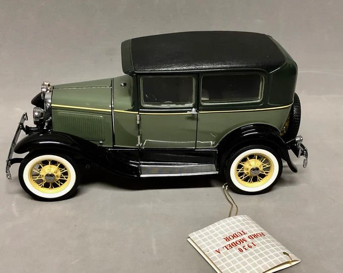 Franklin Mint 1/24 1930 Ford Model A Tudor Diecast