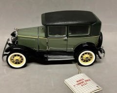 Franklin Mint 1/24 1930 Ford Model A Tudor Diecast