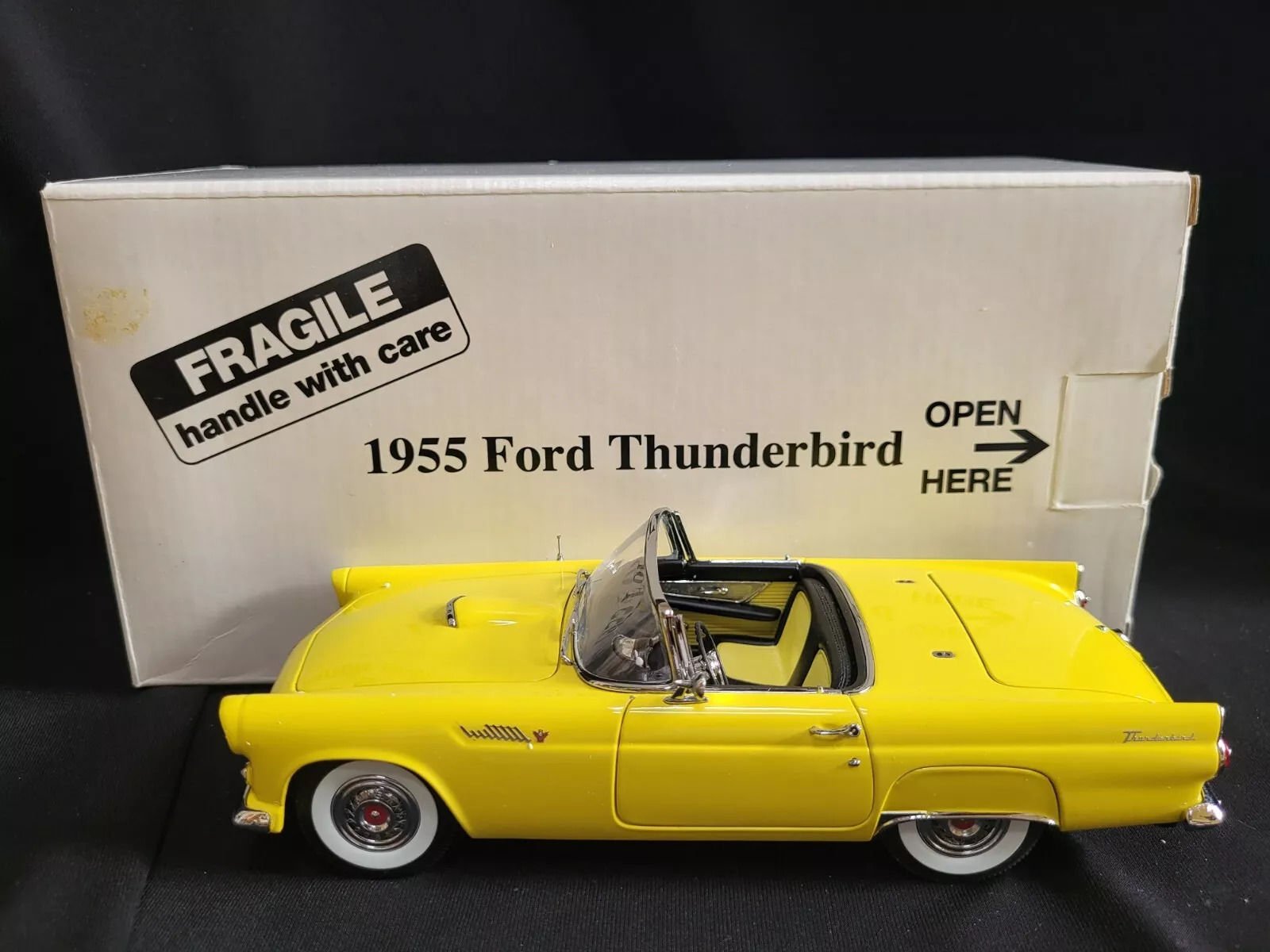 Danbury Mint 1:24 1955 Ford Thunderbird